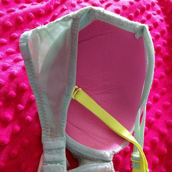 Pink VS bra - Picture 2 of 5